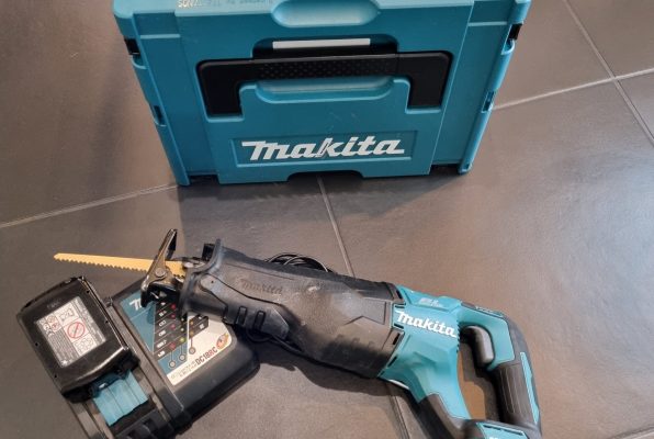 Makita akkukäyttöinen puukkosaha kuva